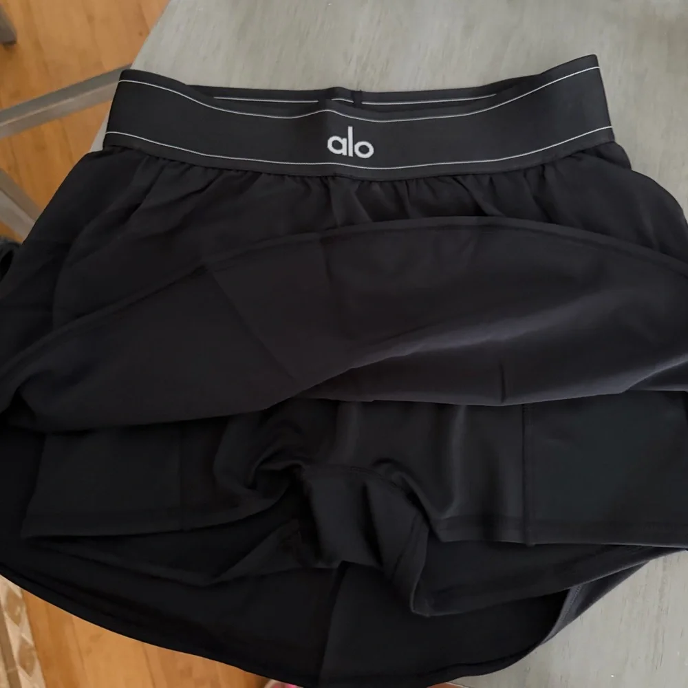 ALO Yoga Black Athletic Skort with Logo Waistband